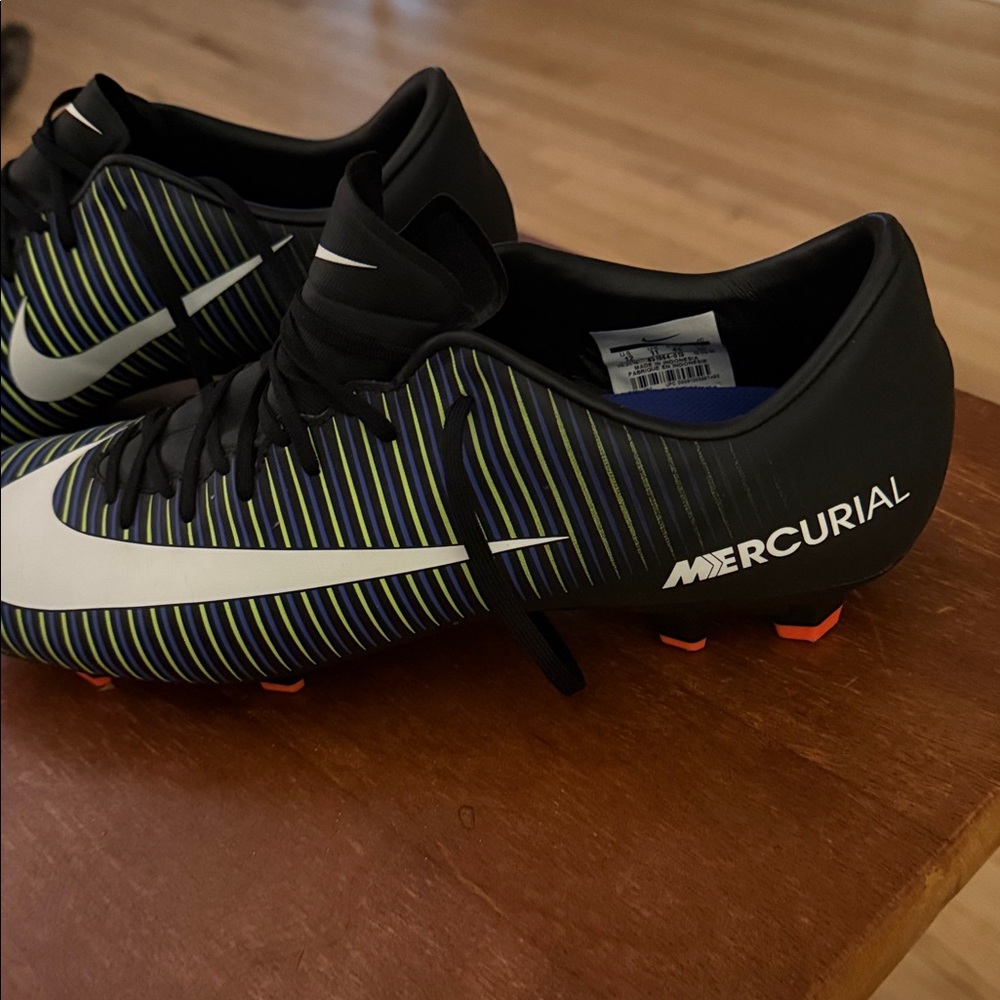 Nike Men's Black and Blue Soccer Shoes - Picture 2 of 7